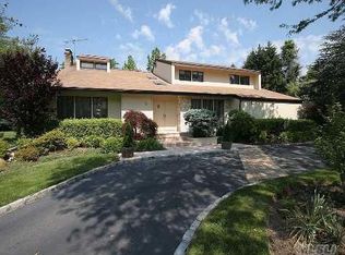 75 Woodcrest Dr, Syosset, NY 11791