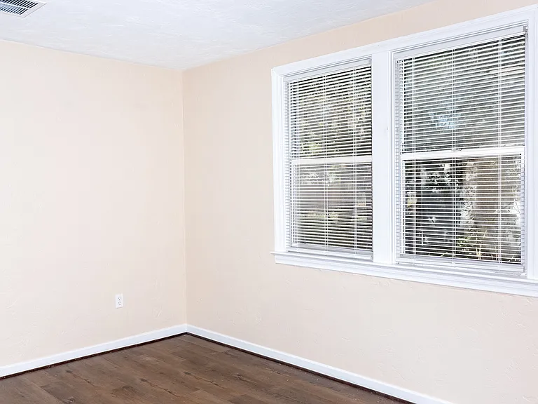 2nd bedroom from door