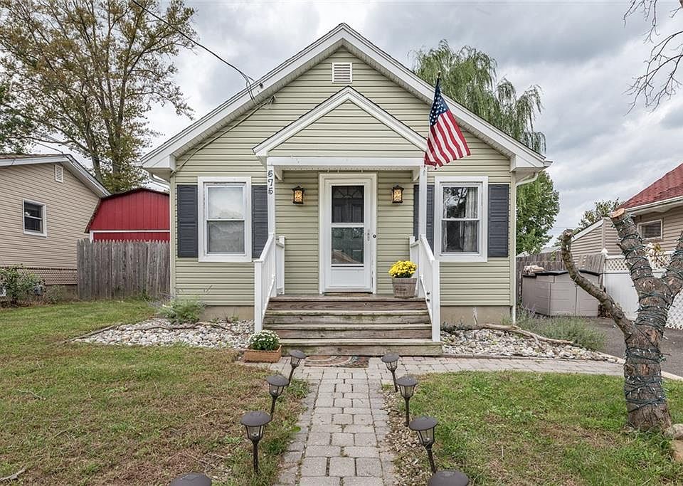 1st image of 575 Greenwood Ave
