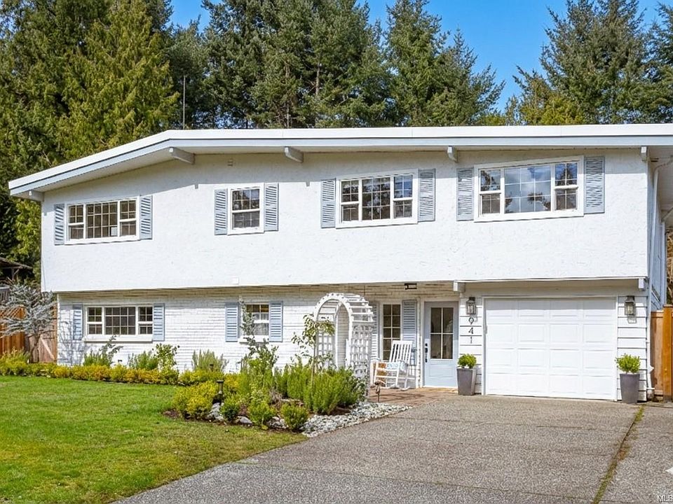 1st image of 941 Ballenas Rd W