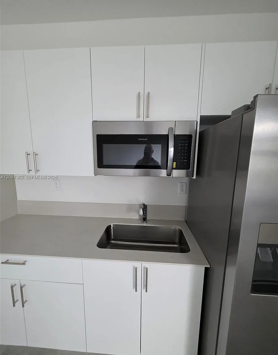 1 bed, 1.0 bath, $1,700 — Photo 2