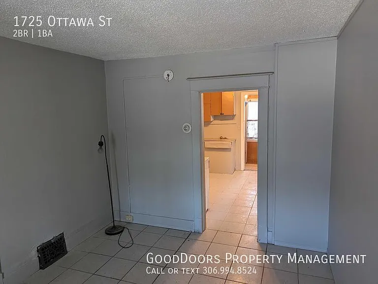 1725 Ottawa St — Photo 4