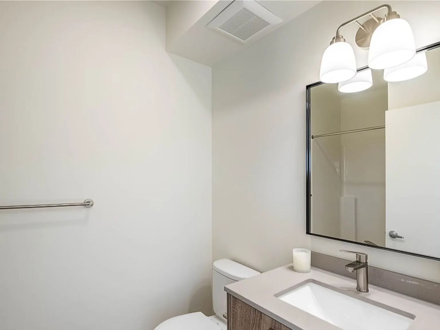 Graceland Apartments | Brand-new Furnished Studio near UW — Photo 3