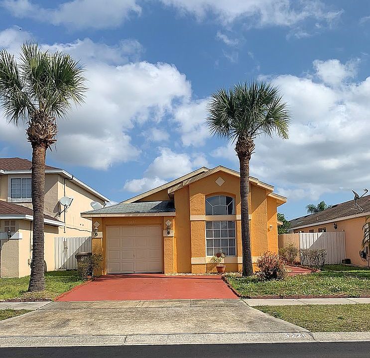1st image of 3221 Brewster Dr