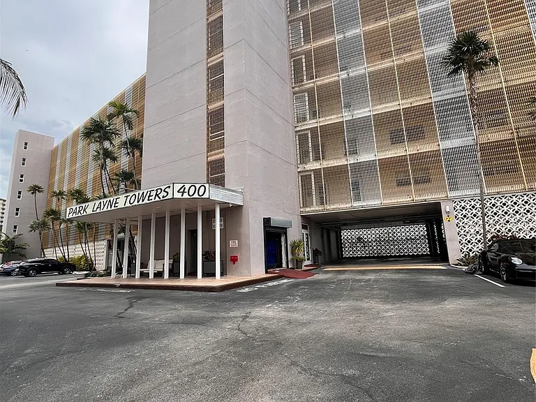 400 Golden Isles Dr #20 — Photo 2