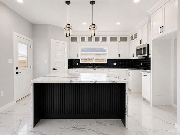 5th image of 909 39th St