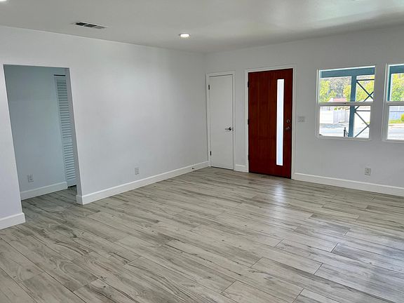 3rd image of 6028 S La Brea Ave