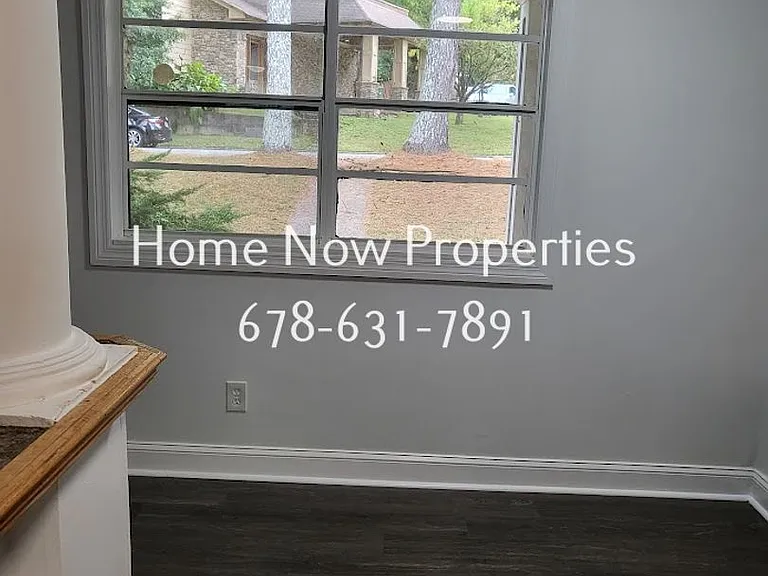 Maple Place Apartments — Photo 26