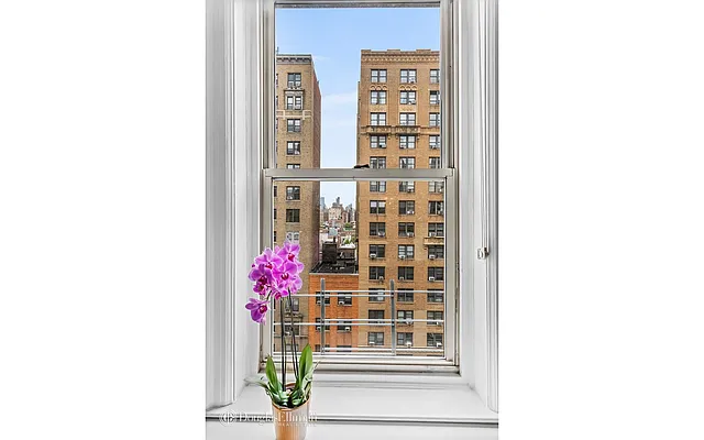 Sold by Douglas Elliman | media 14