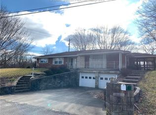 101 Maple Ln, Tornado, WV 25202