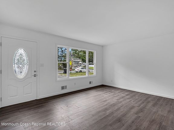 2nd image of 690 Dunedin Street