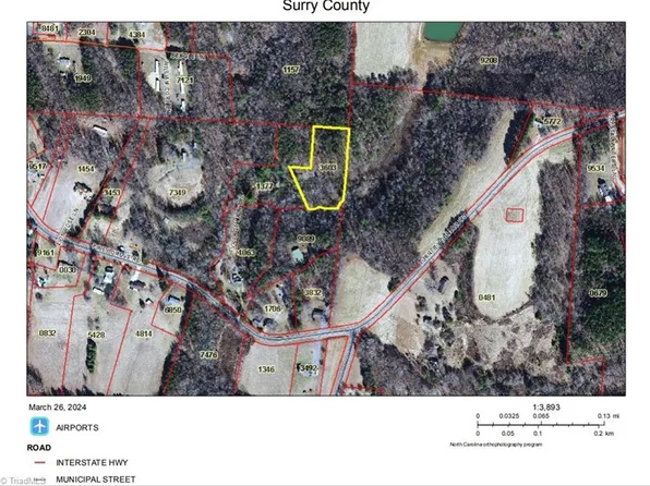 195 Grove Ln, Mount Airy, NC 27030