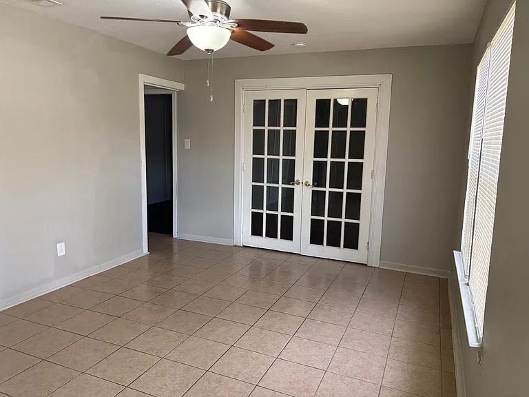 5018 Mary Diane Dr — Photo 5