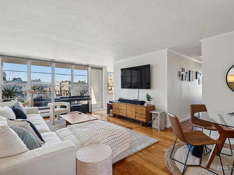 2040 Franklin St #1107 — Photo 2