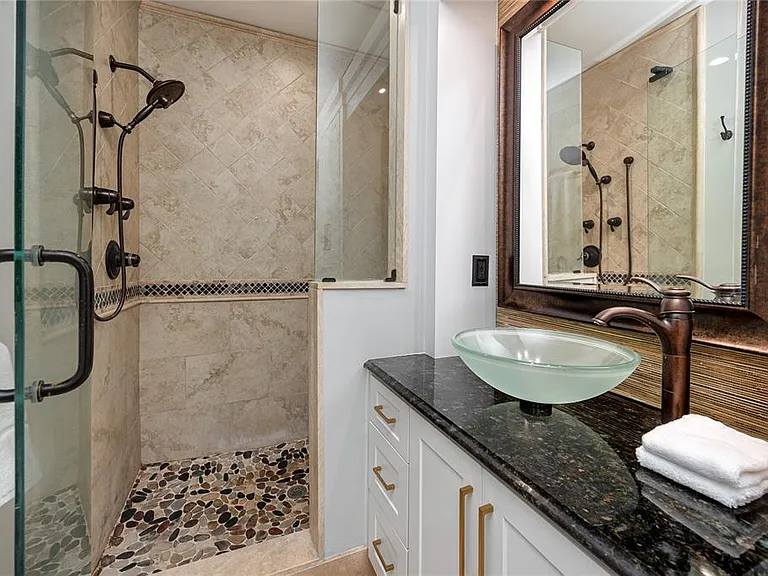 920 N Shore Dr NE — Photo 28