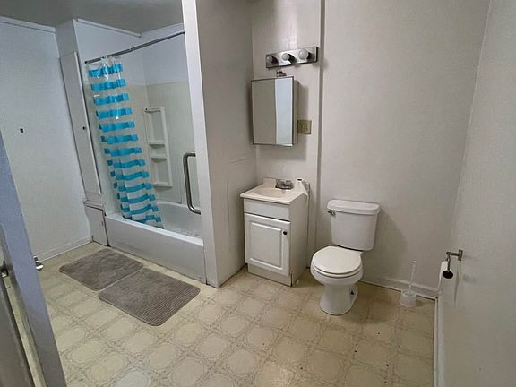 3rd image of 544 6th St APT 3