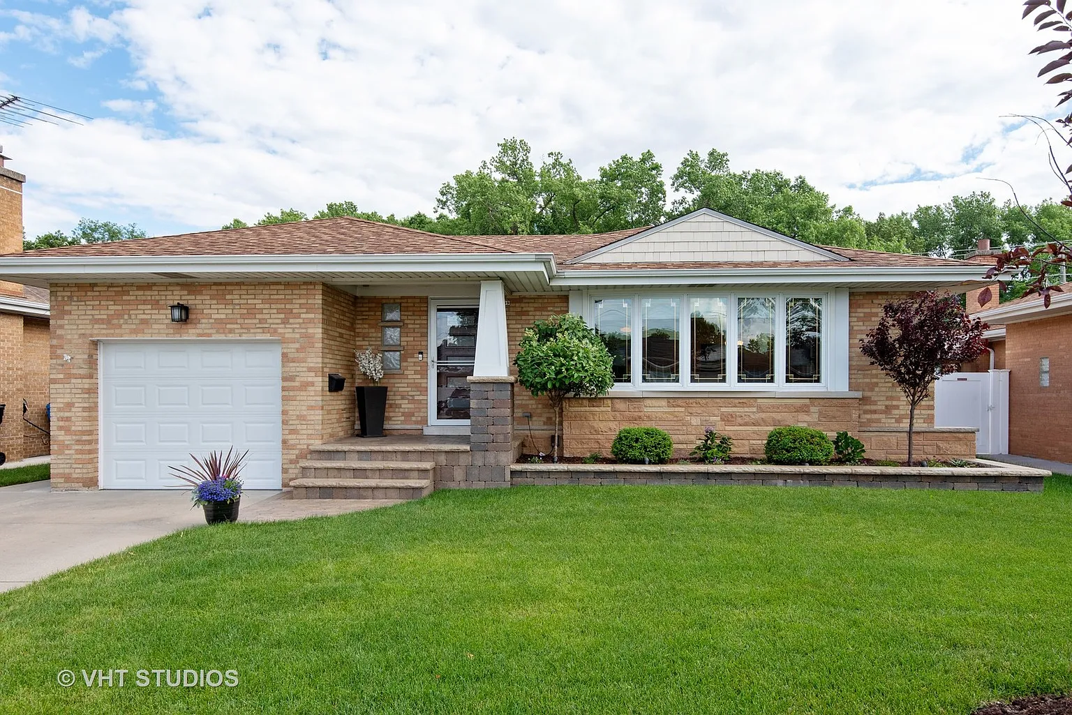 8609 W Brodman Ave photo 1