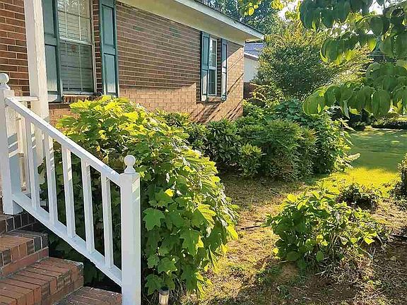 3rd image of 2104 Buckingham Dr SW