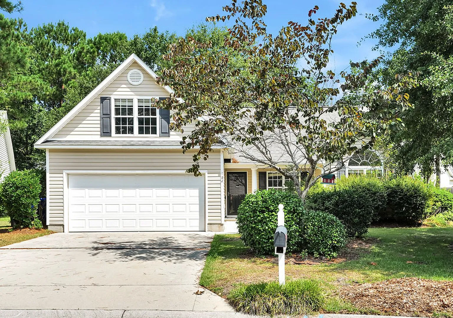 Wedgewood at Lanvale lovely home with 4th bedroom/bonus room, screen porch, garage and pets ok — Photo 1