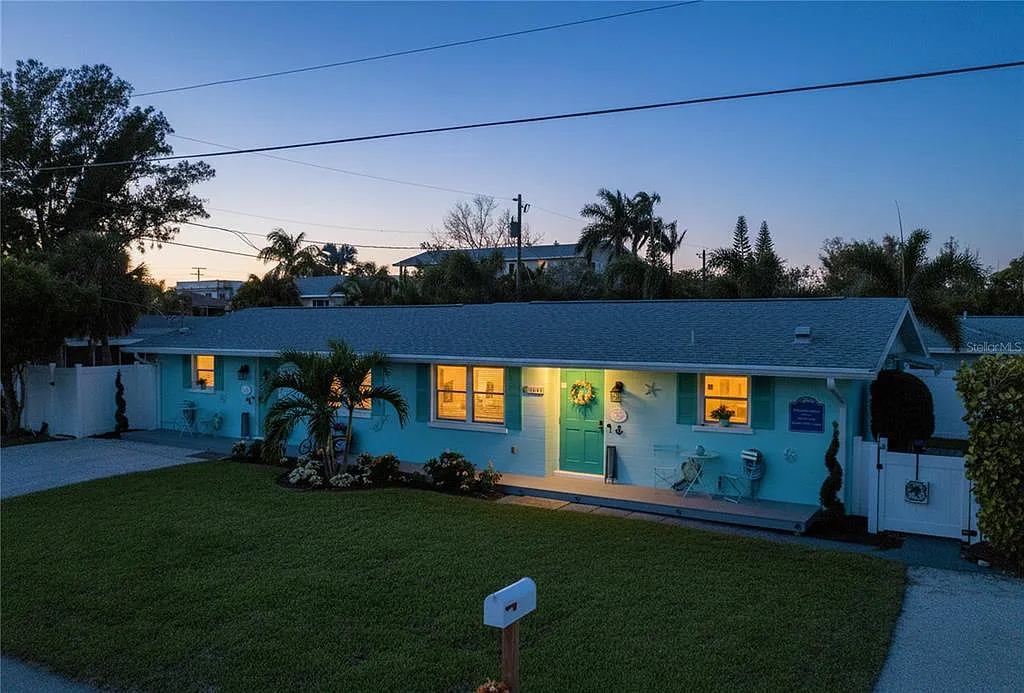 2 bed, 2.0 bath, 735 sqft, $3,000 — Photo 1