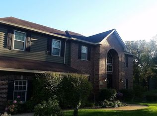 115 Forestview Dr, Elgin, IL 60120