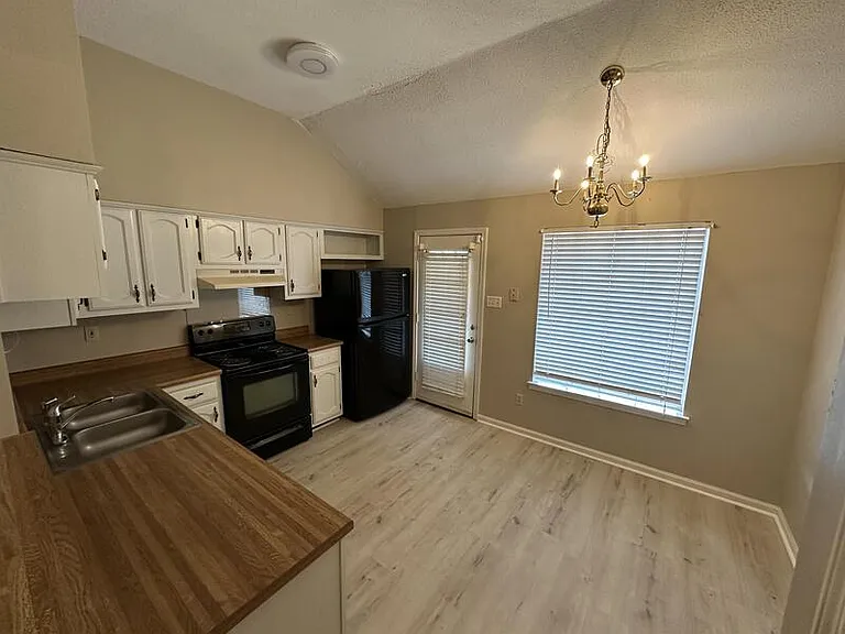 8422 Jacob Dr — Photo 3