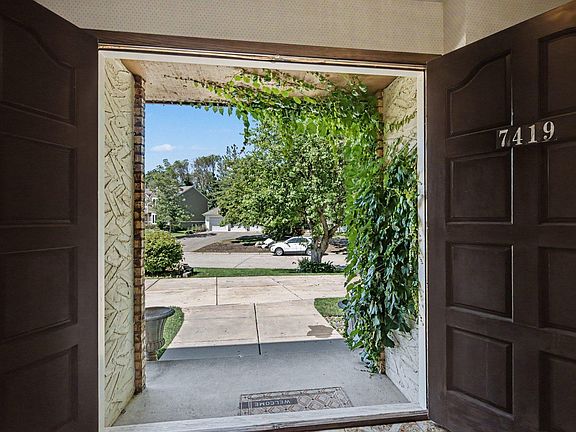 4th image of 7419 Hyde Park Dr