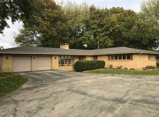 18 Holly Rd, Sterling, IL 61081