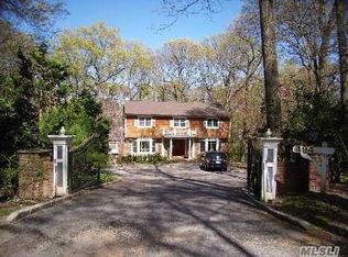 494 Berry Hill Rd, Syosset, NY 11791