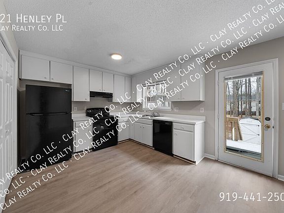 5th image of 121 Henley Pl