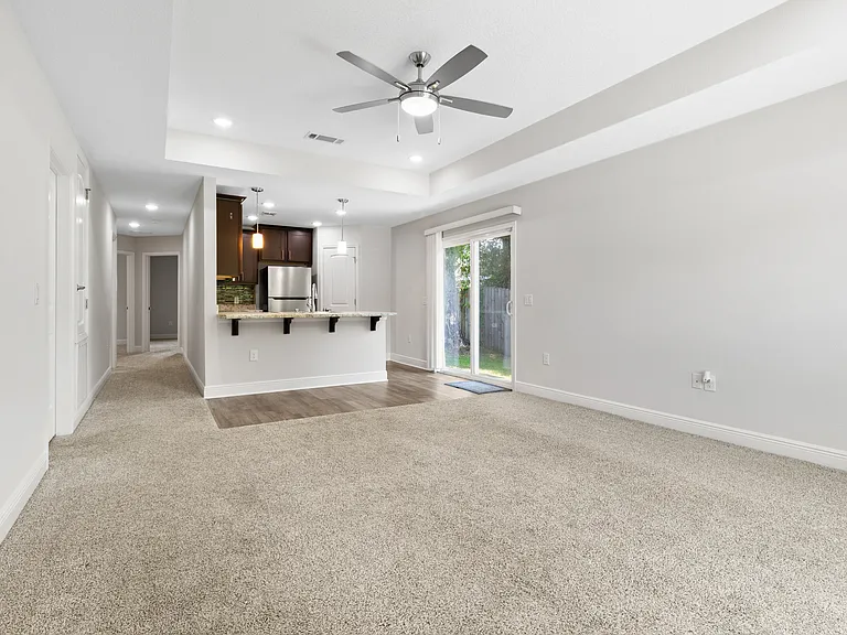 8422 Rose Ave — Photo 11