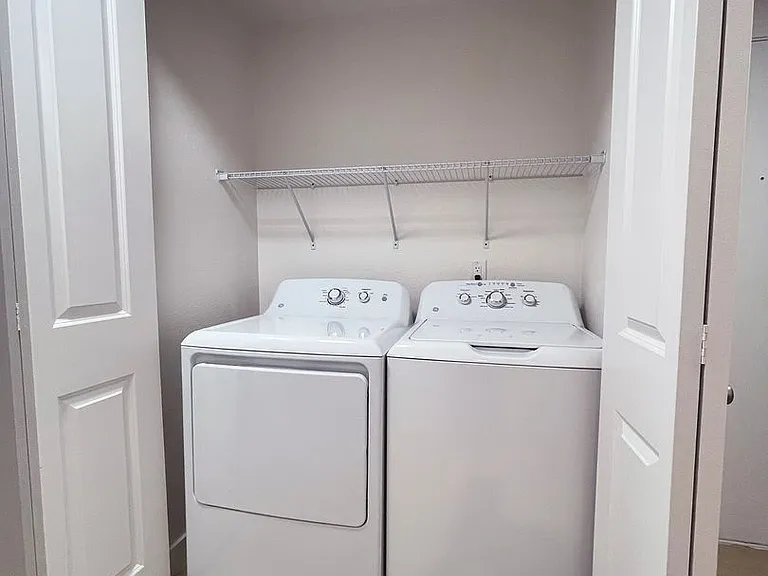 Wellington Place Apartments — Photo 17