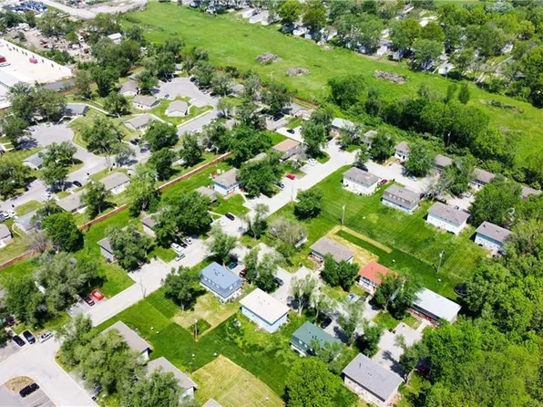 223 N Oak St, Belton, MO 64012