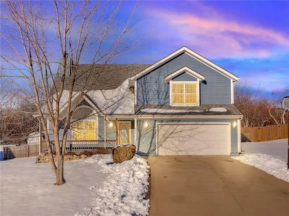900 Horseshoe Dr, Pleasant Hill, MO 64080