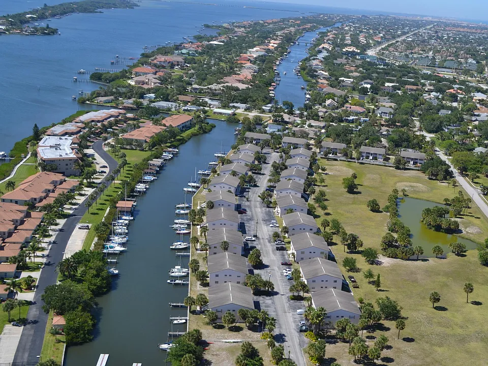 Located on a canal that leads you to the Banana River and the Intracoastal.