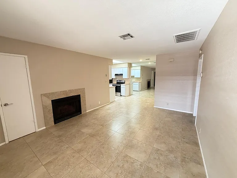 312 W Yukon Dr #2 — Photo 9