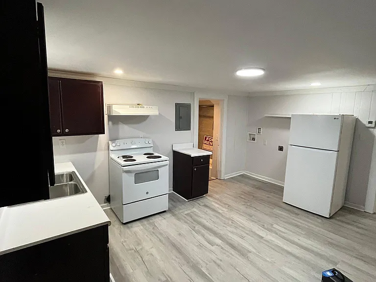409 W Graham St — Photo 4
