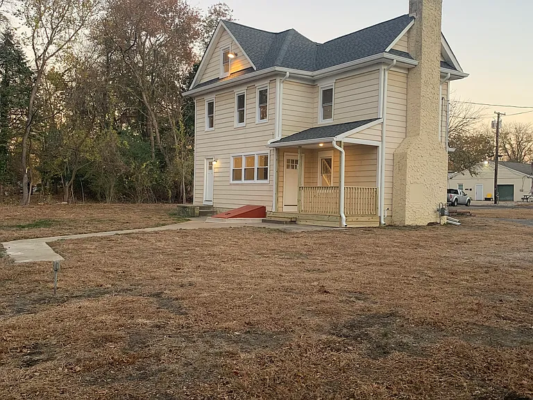 13 Meadow Ave — Photo 2