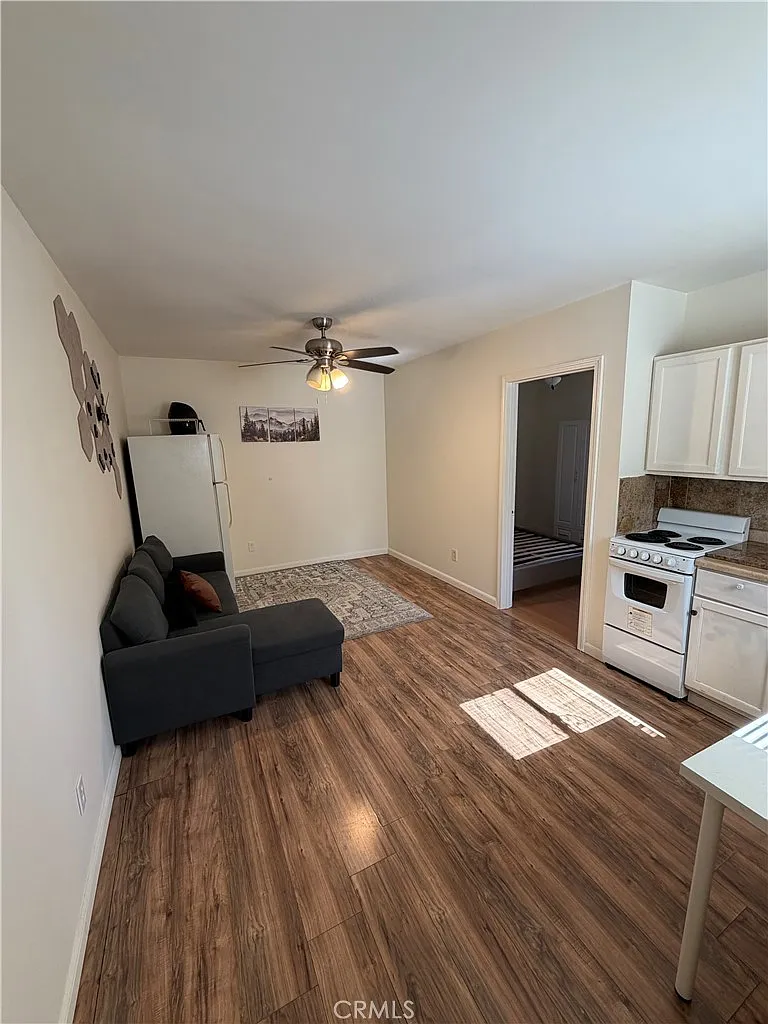 1 bed, 450 sqft, $1,700 — Photo 2