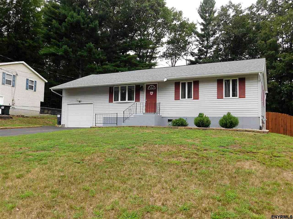 1st image of 8 Curt Blvd