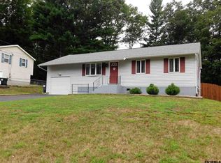 8 Curt Blvd, Saratoga Springs, NY 12866