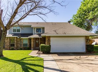 216 Landover Dr, Euless, TX 76040