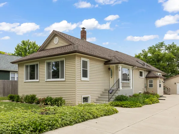 19 N Hudson St, Westmont, IL 60559