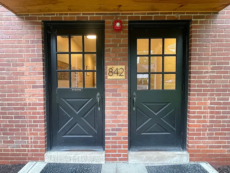 842 Thorn St — Photo 14