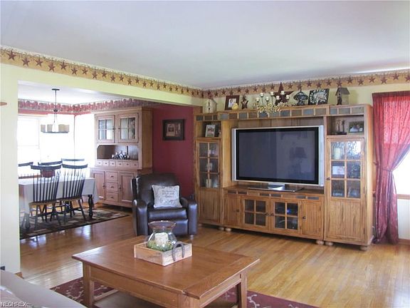 2nd image of 1021 W Spruce Ave
