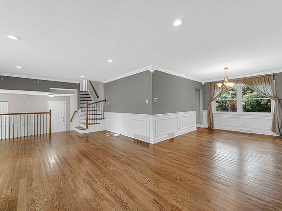 3rd image of 17742 Larkspur Ln