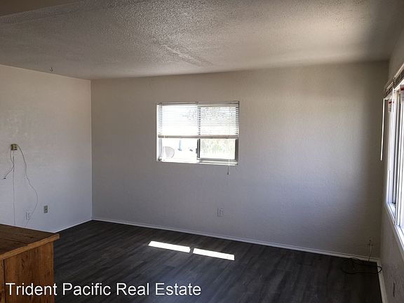 2nd image of 4421 Winona Ave #C