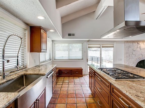 4th image of 616 W Northgate Dr