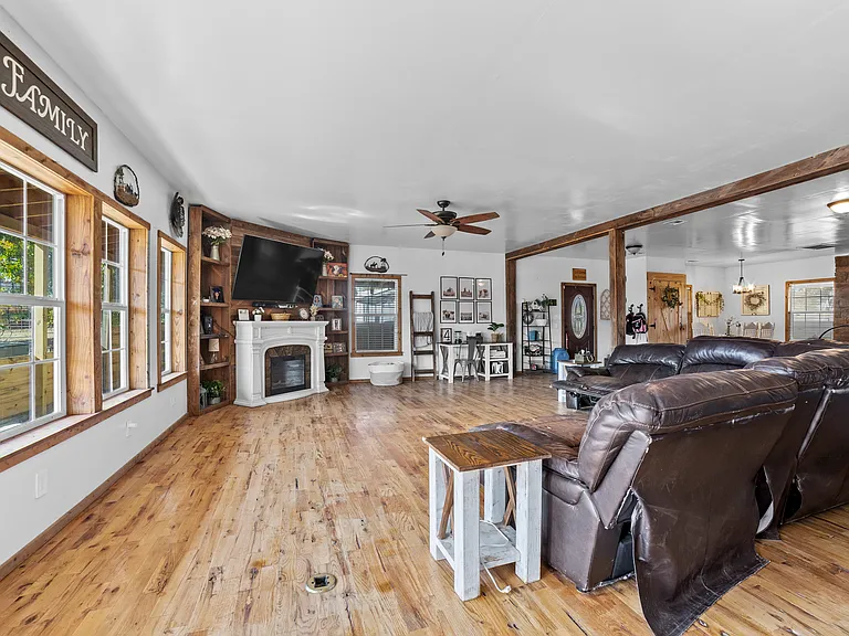 49044 W Highway 66 — Photo 34