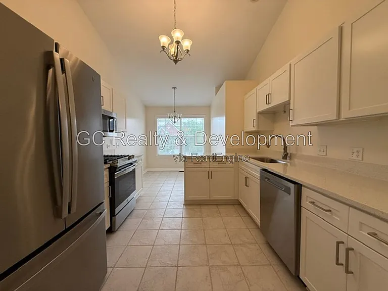 110 Allerton Dr — Photo 3